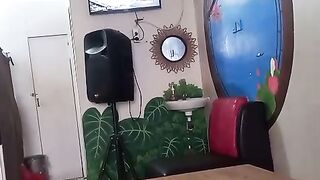 Cozy Karaoke Room Vibes | Singing and Having Fun!