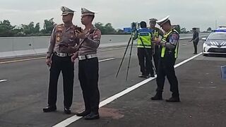 Ditlantas Polda Jatim Olah TKP Kecelakaan Rombongan DPR