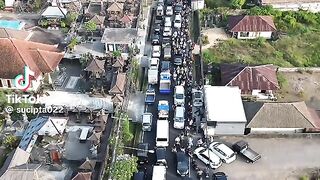 Traffic everywere