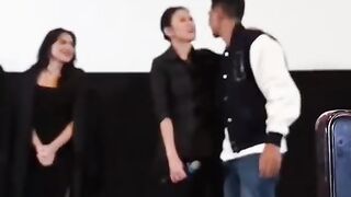 Aria Seloka terlihat sama Marissa Anita cipika cipiki