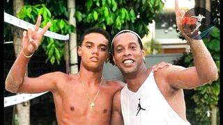 FILHO DE RONALDINHO GAÚCHO NO BARCELONA!!!