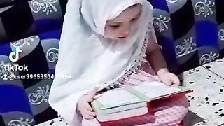 Anak kecil lagi ngajar ngaji