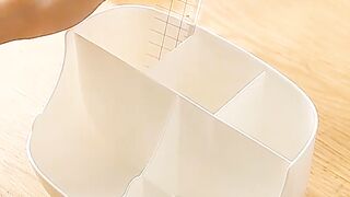 Smart cosmatics holder