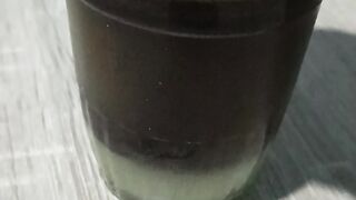 Segelas kopi hitam hangat.
