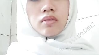 di toilet sekolah