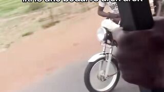 Naik sepeda 3