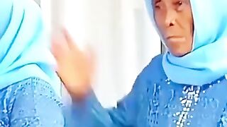 Nenek ngakak