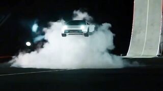 Mobil Tesla bisa terbang