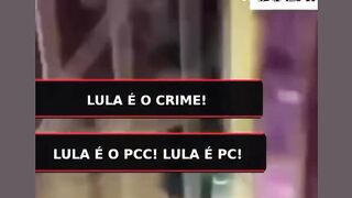 Bandidos obrigando todo mundo a votar no bandido do lula