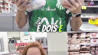 Olha que indecênciaVeja quanto tempo você precisa trabalhar para comprar 2 frangos aqui no Brasil