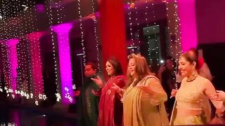 Maira Khan dance