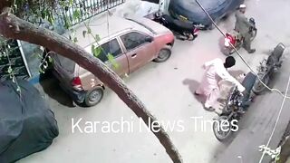 25 TO 30 Second Motocyle Snatching in PIB