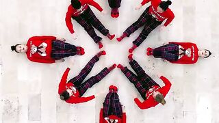 Cristmis Video Enjoying People