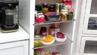 Tiny Italian Cooking in a Mini Kitchen 🍝🇮🇹 You Won't Believe It! 😱