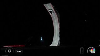 Tesla unveils its next generation 'flying' Roadster 16-10-26