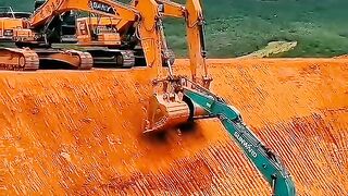 🚜 INSANE Excavator Skills! You Won't Believe This Machine 😱