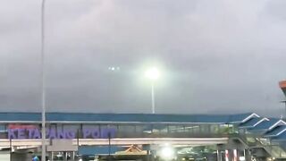 Turun dari Kapal