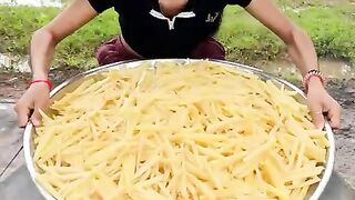 Cooking crispy fried potatoes and eat yummy recipe