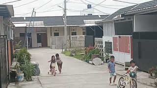 Play with my little sister