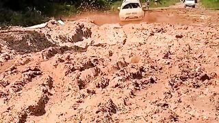 Mitsubishi Pajero Sport in the mud