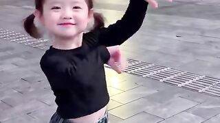 今天給大家跳個喜慶的舞蹈！和媽媽去了幾天廣場，