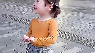 这时候人少，偷偷跳一个...#爱跳舞的小姑娘 #萌娃跳舞