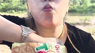 Survival Skills_ Useful and Clever with single mom in forest#outdoors #bushcraft #viralvideo #fyp 8