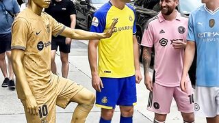 Football Legends Street Prank with Living Statue