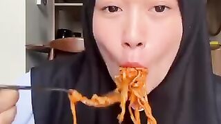 Mukbang spicy samyang noodles with meatballs 🤤