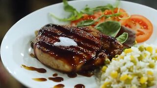 Waiter Spits on Customer’s Steak! Shocking Restaurant Scandal
