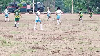 Berusaha Cetak Goal