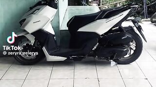 Motor vario 160 tahun 2025