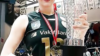 Zehra Güneş 🔥 The Queen of Volleyball 👑🏐 #Shorts.mp4 2