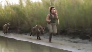 SHE WAS RUNNING FOR HER LIFE… THEN SHE MET THE KING OF THE JUNGLE! 😱🌿