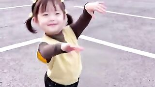 好久沒跳了，複習一下#剪映 #萌娃跳舞 #人類幼崽 #騙你生女兒.mp4