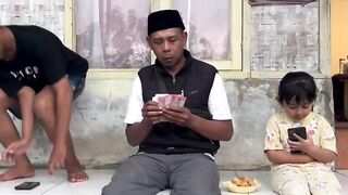 Son and daughter give rewards to Daddy!!👍😀😀