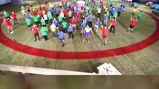 100 PEOPLE TRAPPED IN ONE CIRCLE?! 😱 #shorts