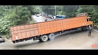 View the road, big truck, not strong enough to climb uphill, viral car, Padang