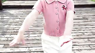 哎呦呦，不就穿了新衣服，看你那嘚瑟的樣子