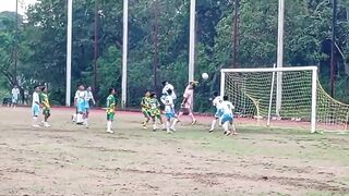 Menggiring Bola