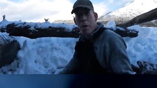 NO TENT, NO BAG: SLEEPING ON FROZEN GROUND?! 😱 #shorts