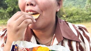 Survival Skills_ SMART idea andUSEFUL with single mom#outdoors #viralvideo #campinglife #fyp 17
