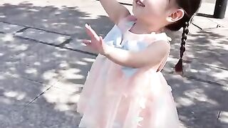給姨姨們跳個嗩吶舞🥰 #萌娃跳舞 #這樣的萌娃跳舞你們喜歡嗎