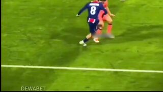 penampilan apik dari joao garcia saat melawan psg
