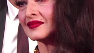 Shah Rukh khan praising Rekha in an award show