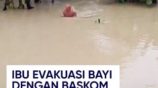 Ibu Evakuasi Bayi dengan Baskom Saat Banjir di Aceh-Langkat