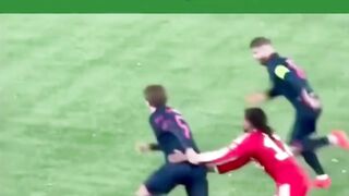 🇫🇷 Michael Olise mendapat kartu merah akibat menerima dua kartu kuning dalam hitungan detik pada menit ke-74
