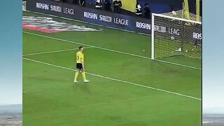 Bila GOAT pun ada hari yang serba tak kena... 💔