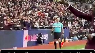 Manchester City juga menelan kekalahan 1-2 saat bertandang ke markas Aston Villa di Villa Park pada lanjutan Liga Utama Inggris