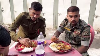 सिर्फ़ ₹150 में भर पेट मटन चावल